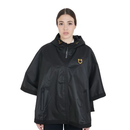 Women's raincoat performance and style
